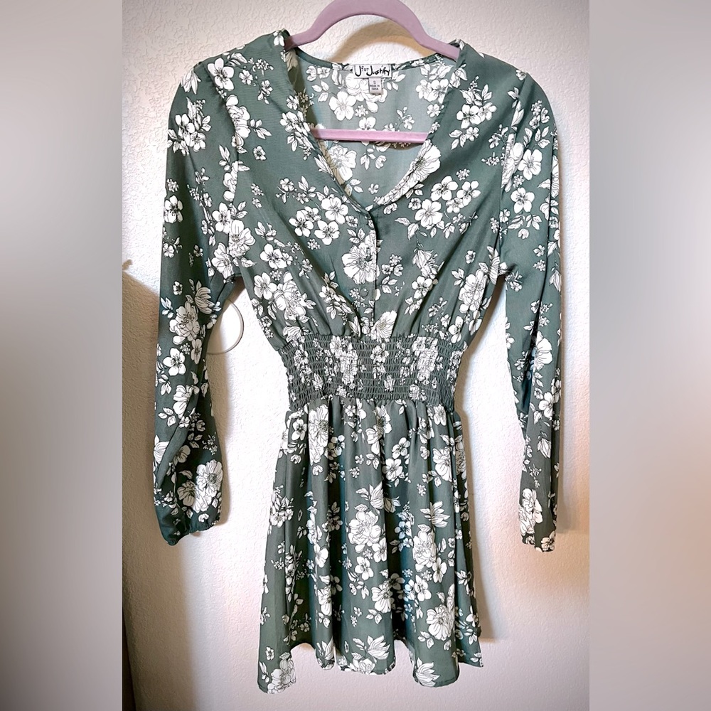 J for JUSTIFY Floral Long Sleeve Sz Small Green NWOT